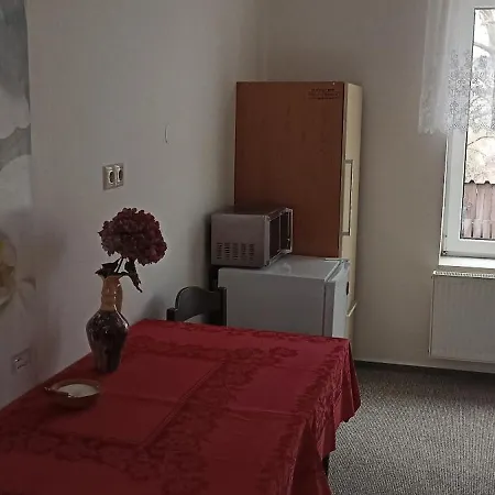 Turista Mami Jednoluzak *